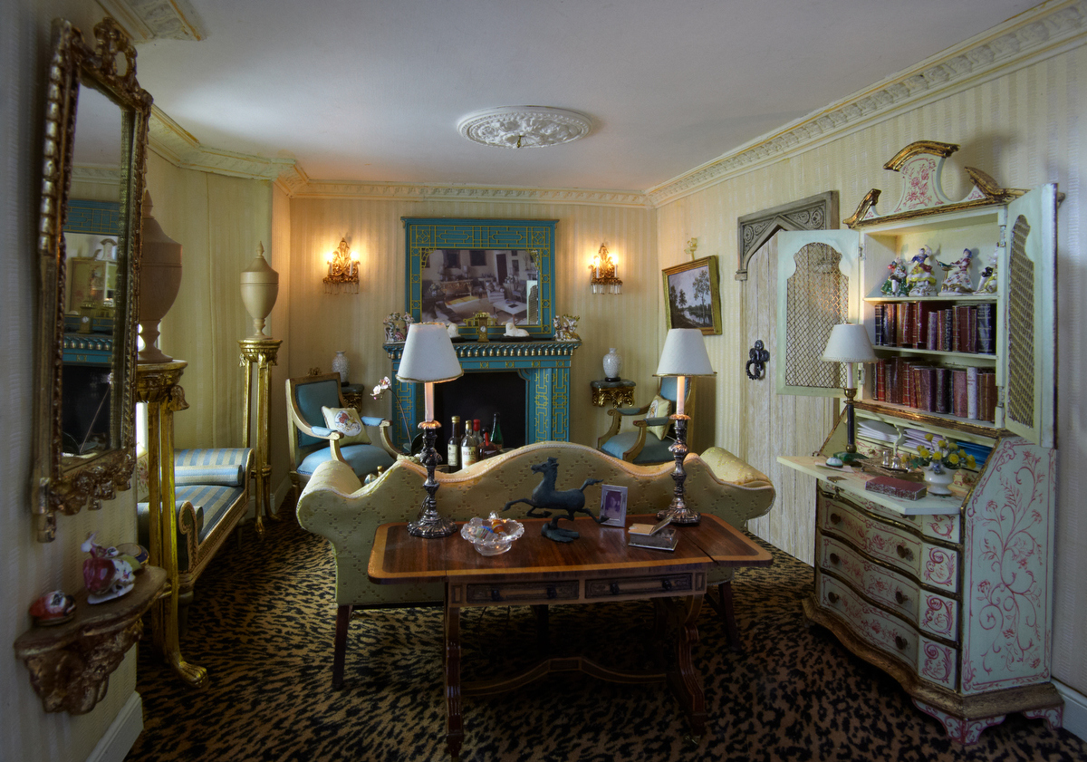 0007 Nina Int Decorator